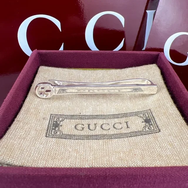 Gucci Interlocking G Gold Burgundy Polished Metal Logo Head Necktie 5