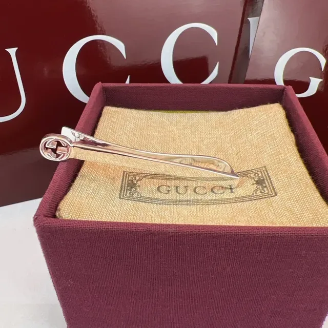 Gucci Interlocking G Gold Burgundy Polished Metal Logo Head Necktie 6