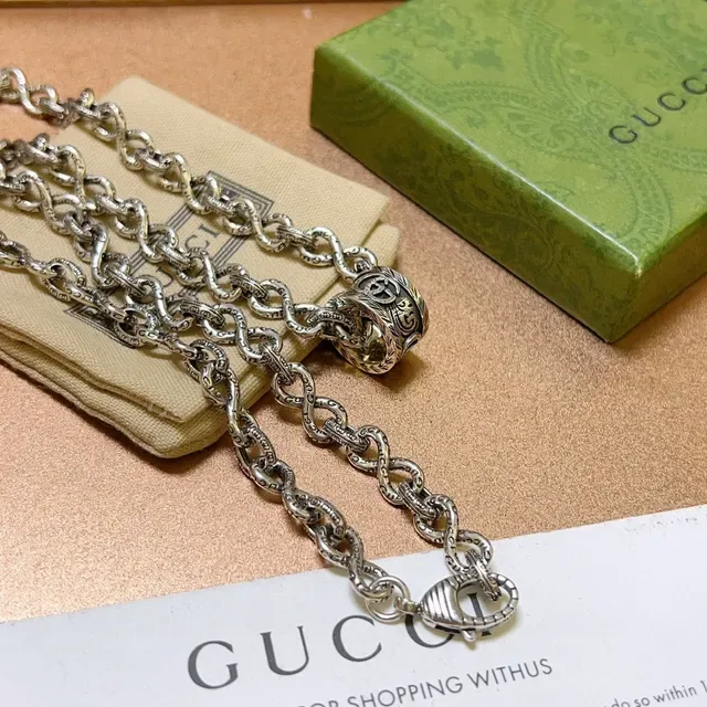 Gucci Interlocking G Pendant Twisted-Link Silver Necklace 6