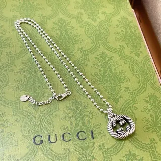 Gucci Interlocking G torsade en corde collier pendaison
