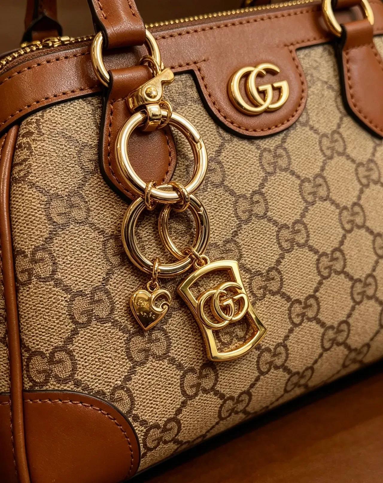 Gucci Interlocking GG Charm Keyring Gold Beige Metal Tan Leather Strap Bracelet 6