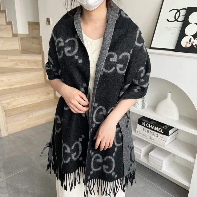 Gucci Écharpe Cachemire Gris Heather Imprimée Monogram 2