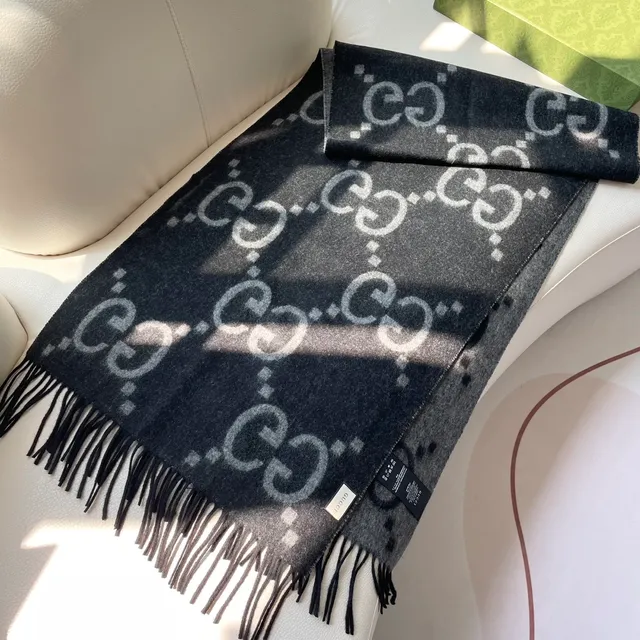 Gucci Écharpe Cachemire Gris Heather Imprimée Monogram 6