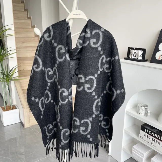 Gucci Écharpe Cachemire Gris Heather Imprimée Monogram 7