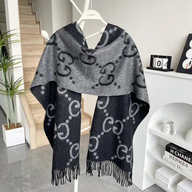 Gucci Écharpe Cachemire Gris Heather Imprimée Monogram 8