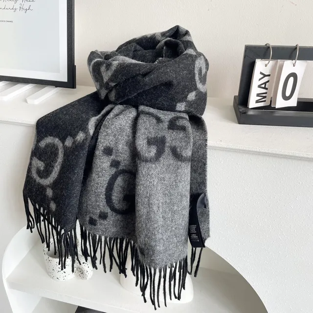 Gucci Écharpe Cachemire Gris Heather Imprimée Monogram 9