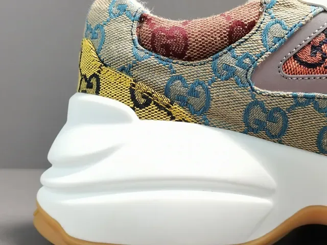 غوتشي حذاء سينيكر سميك GG Monogram كانفاس أبيض متعدد الألوان وسادة مصممة 12