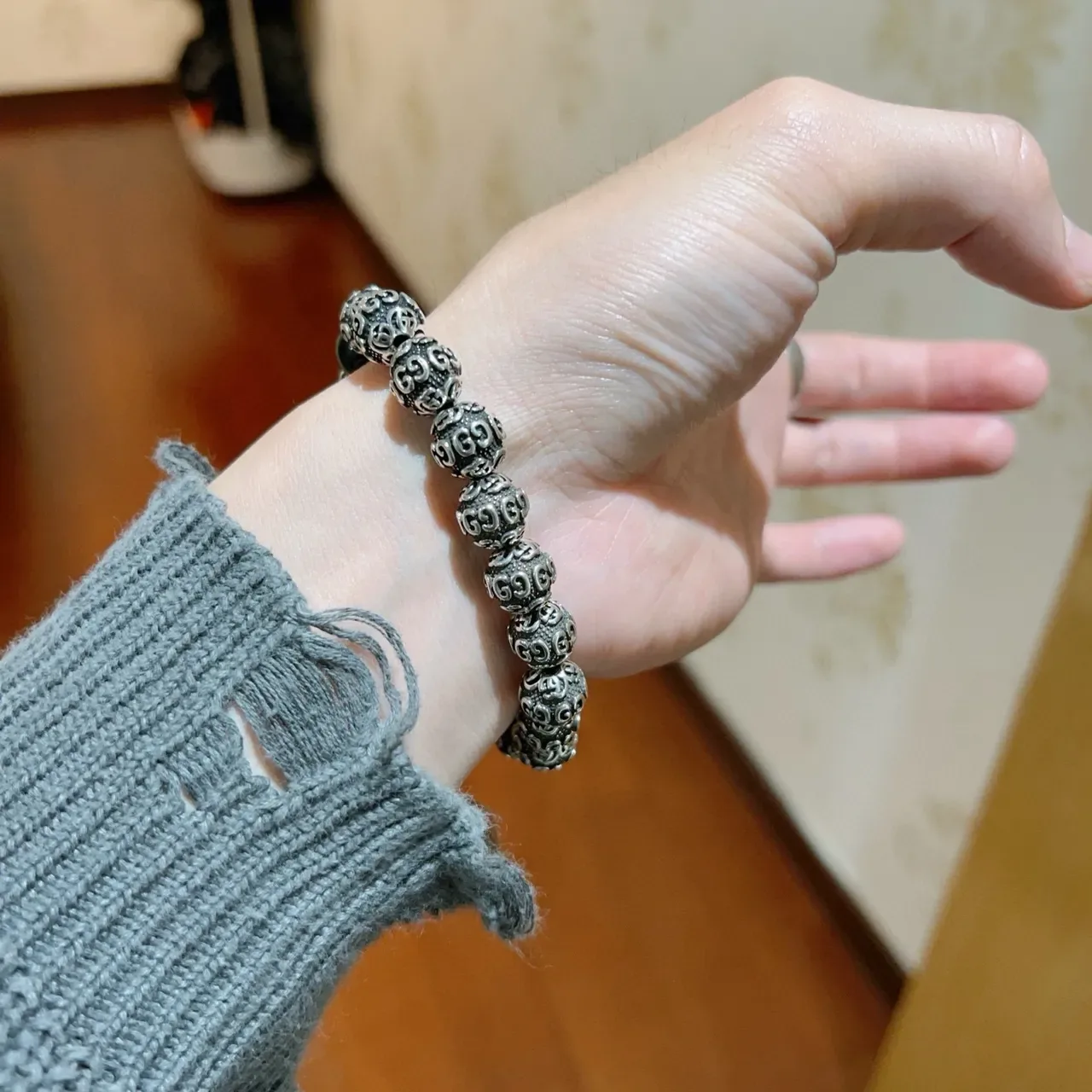 Gucci Ornate Scrollwork Metal and Black Stone Stretch Bracelet 7
