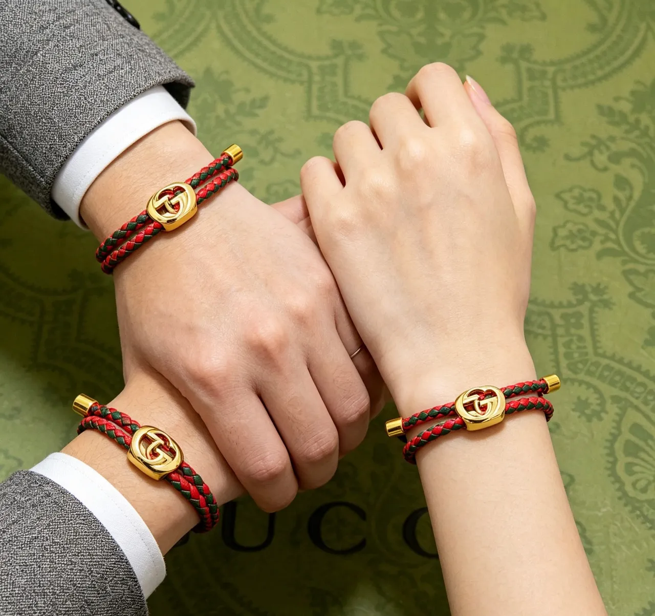 Gucci pulseira de couro trançado vermelho e verde interlocking G Clasp 3