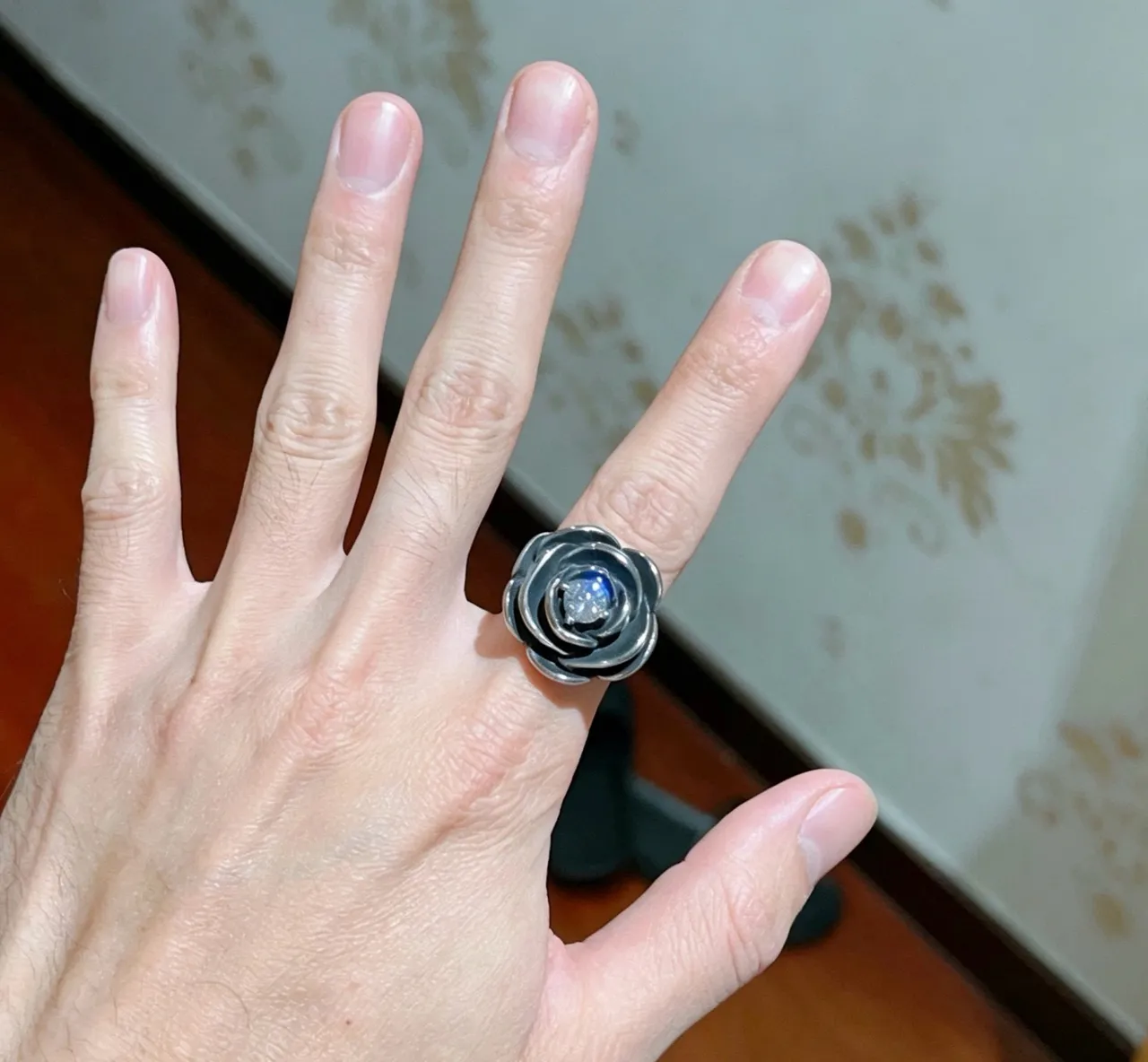 Gucci Bague Motif Rose Émail Noir et Cristal 9