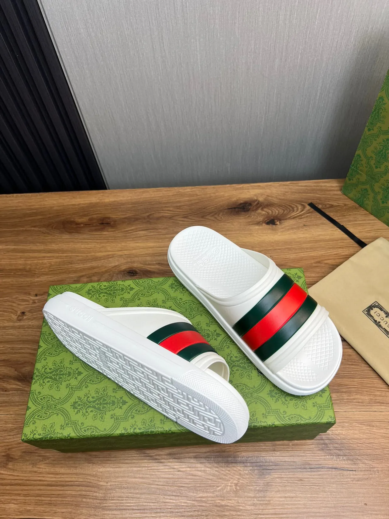 Gucci Screener White Green Red Web Stripe Slippers 6