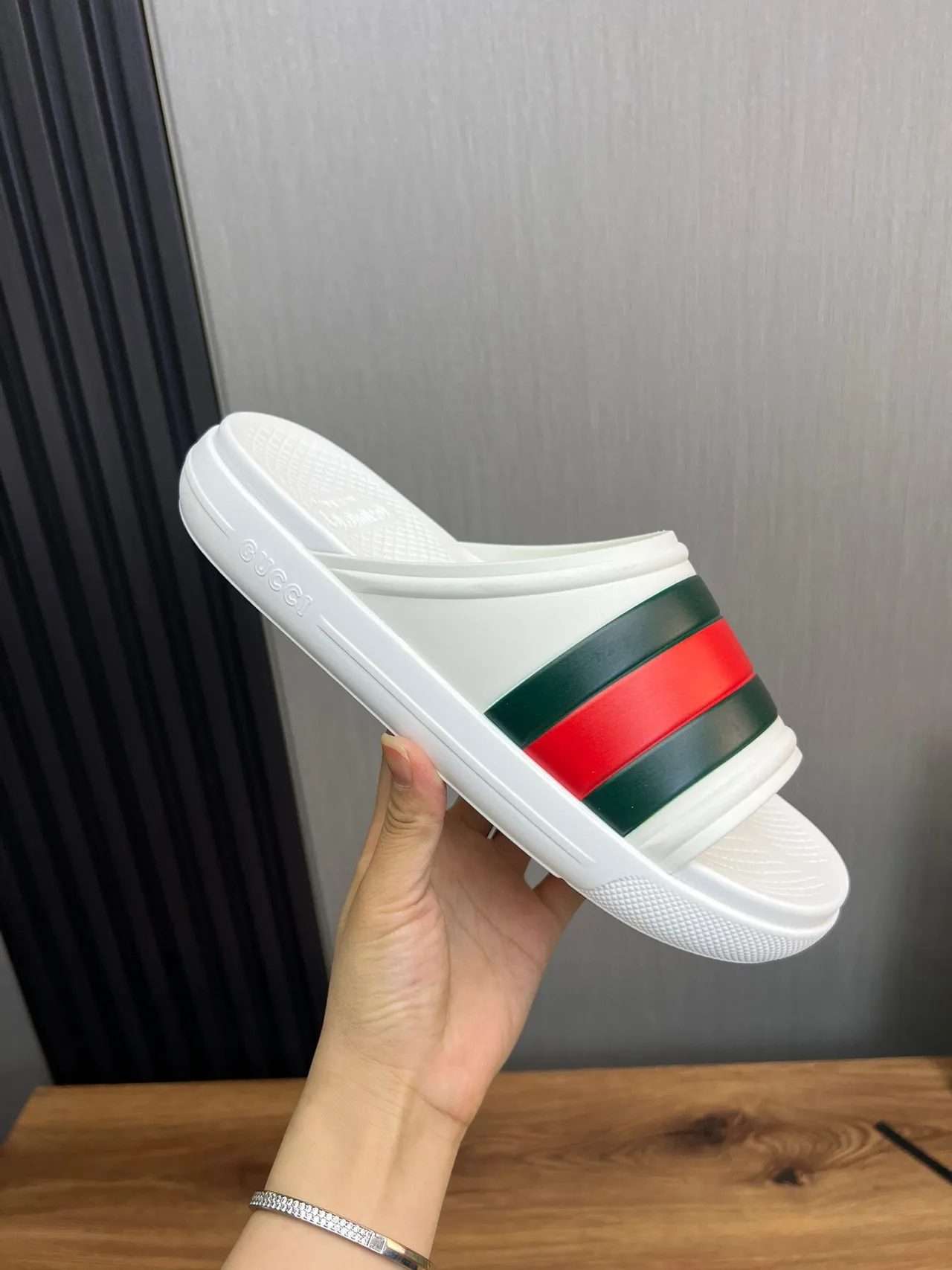 Gucci Screener White Green Red Web Stripe Slippers 7
