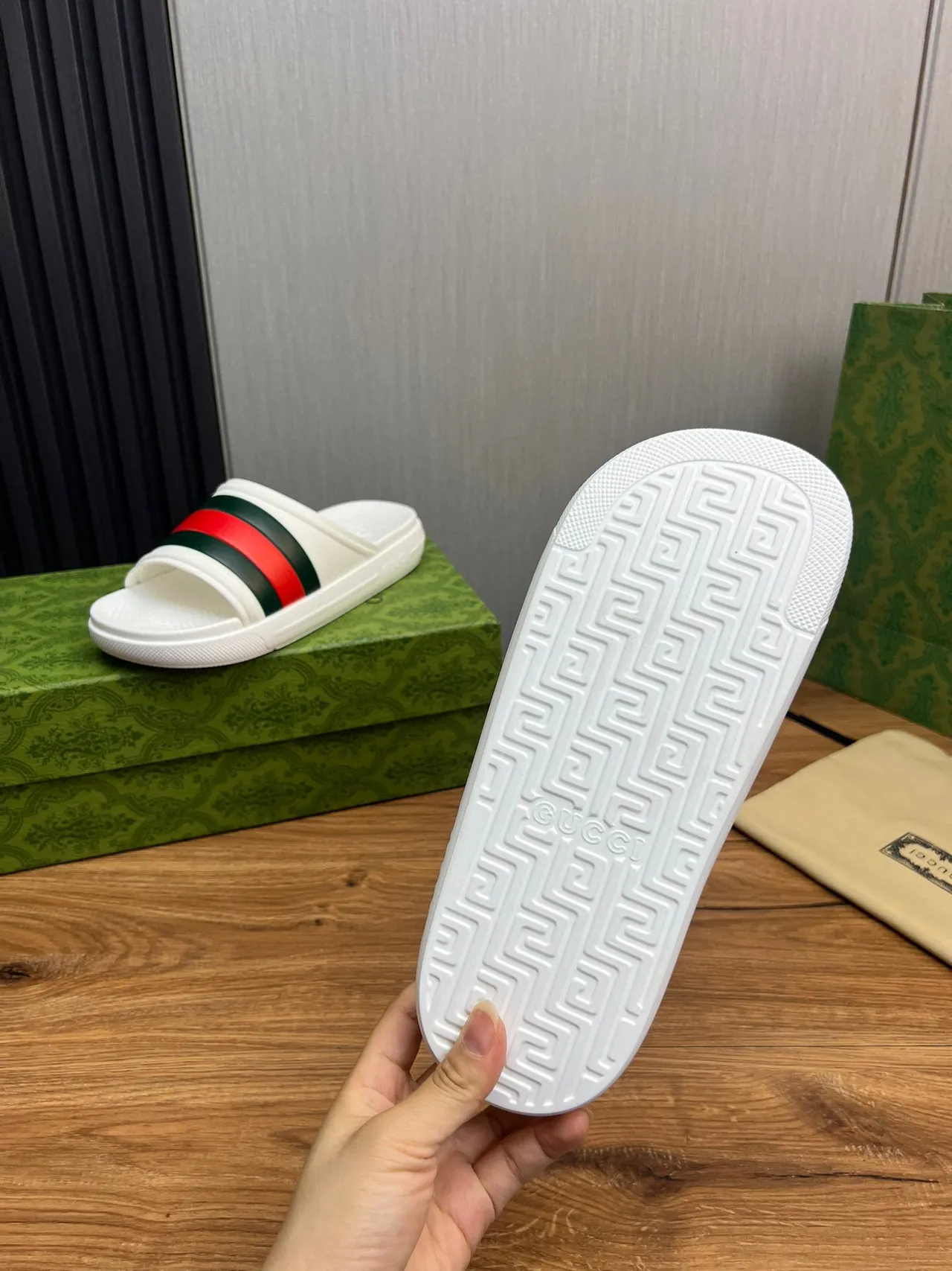 Gucci Screener White Green Red Web Stripe Slippers 9