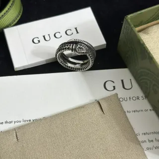 Gucci Serpent Silver Beige Coiled Textured Scale Pattern Ring