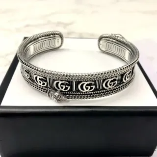 سوار Gucci Serpenti حبل مضفر GG نمط رأس الثعبان