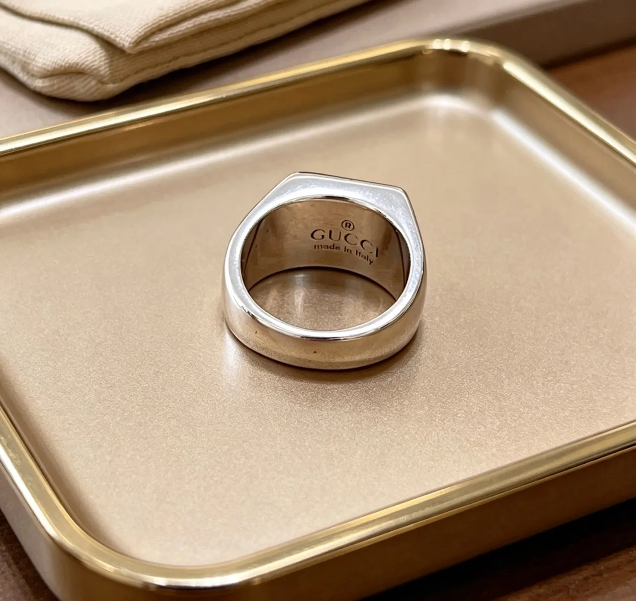 Gucci Silver Black Square Signet Polished Ring 2