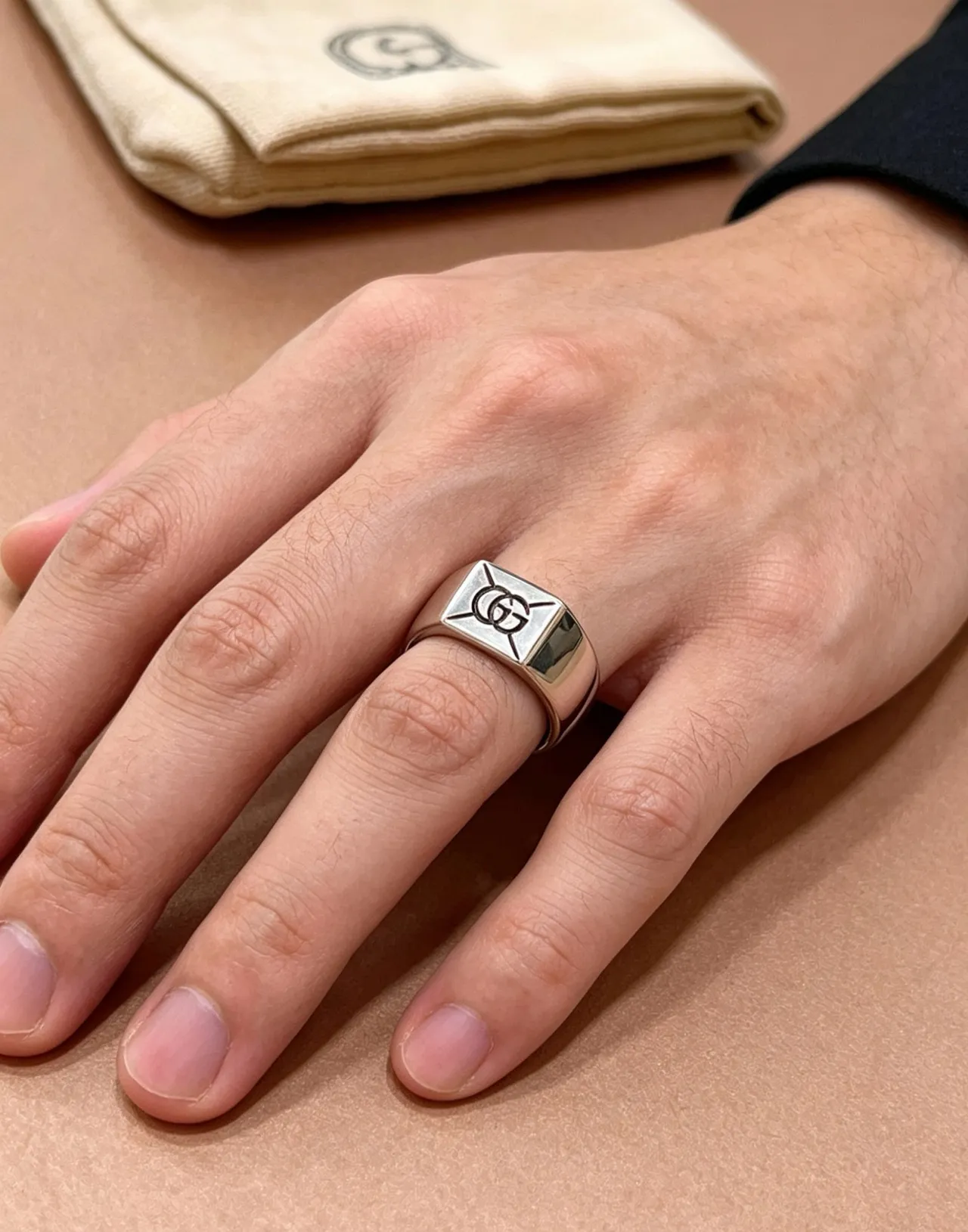 Gucci Silver Black Square Signet Polished Ring 3