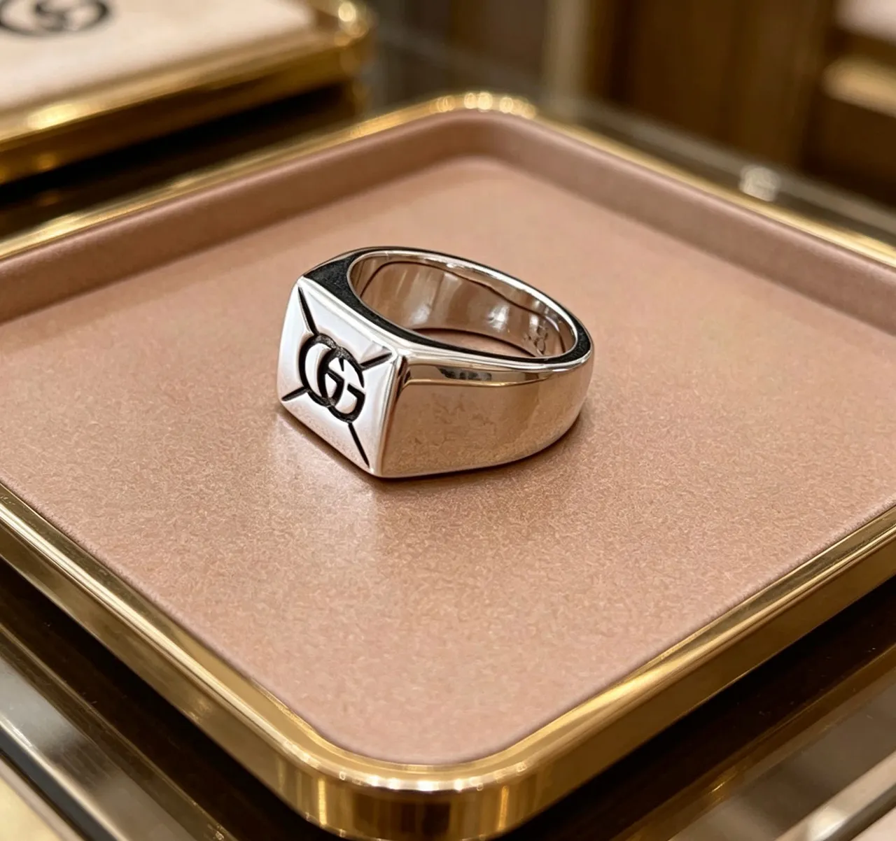 Gucci Silver Black Square Signet Polished Ring 6