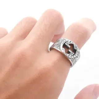 Gucci Silver Black Wide Band Engraved Foliate Detailing Ring