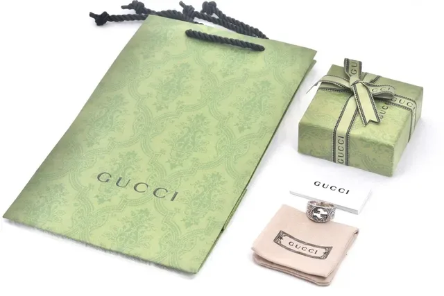 Anel Gucci Prata Preto Faixa Larga Detalhe Foliatado Gravado 2