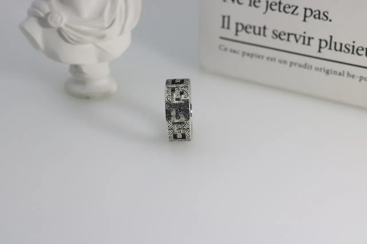 Bague Gucci Argent Noir Large Bande Gravée Motif Clé Grecque 4