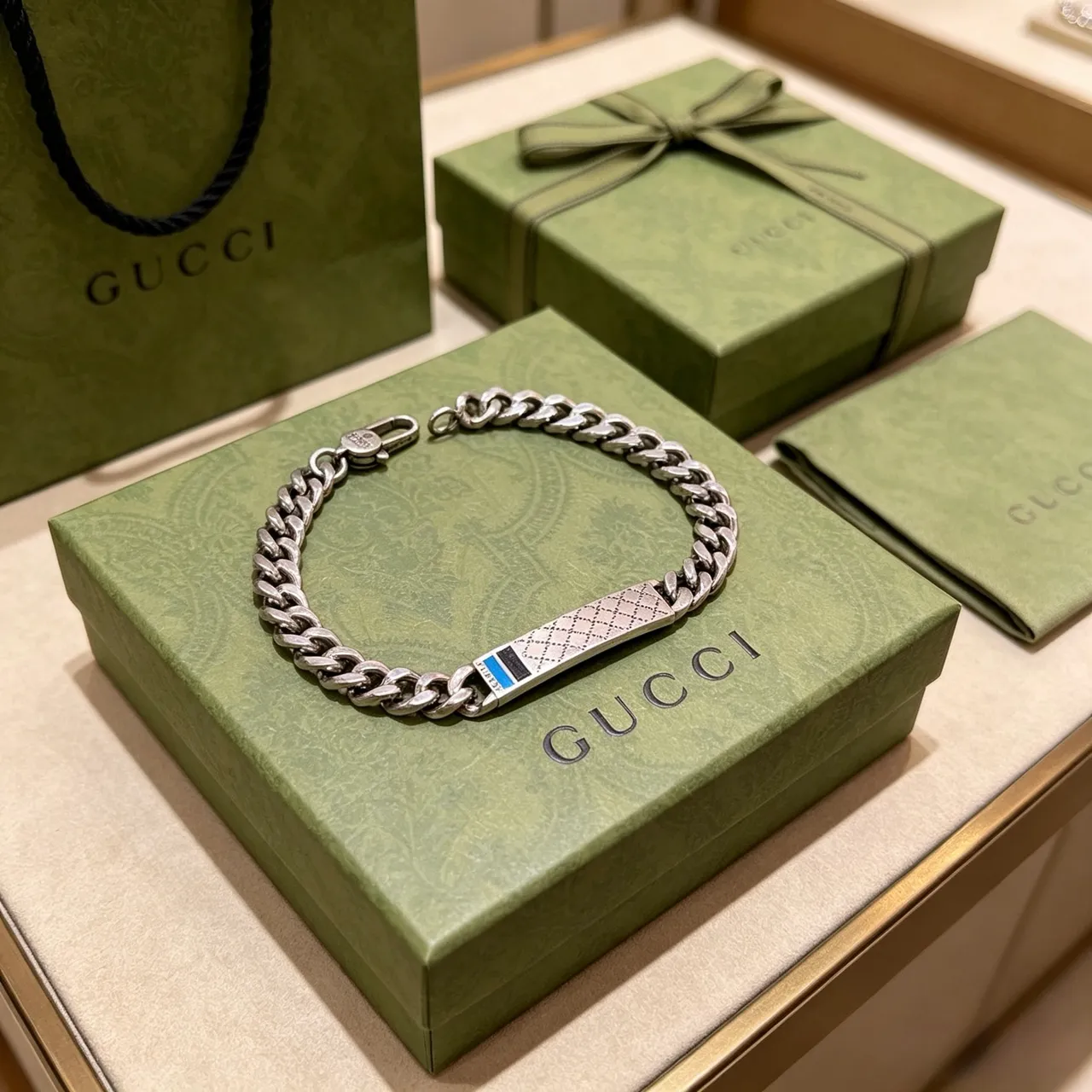 Gucci Silver Blue Curb-Link Chain Quilted Plaque Bracelet 7