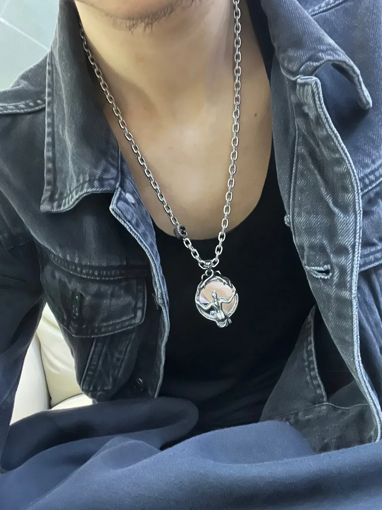 Gucci Silver Green Curb-Link Chain Circular Sculptural Pendant Necklace 2