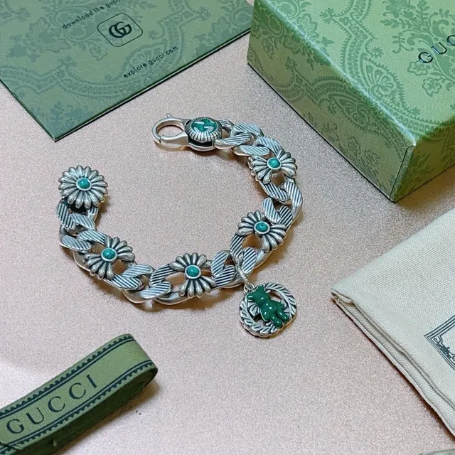 Gucci Silver Green Floral Daisy Links Turquoise Cabochon Stones Bracelet 6