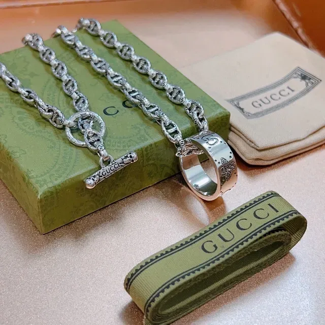 Gucci Silver Green Twisted-Link Chain Necklace 3