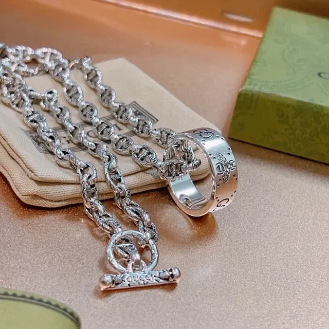 Gucci Silver Green Twisted-Link Chain Necklace 8