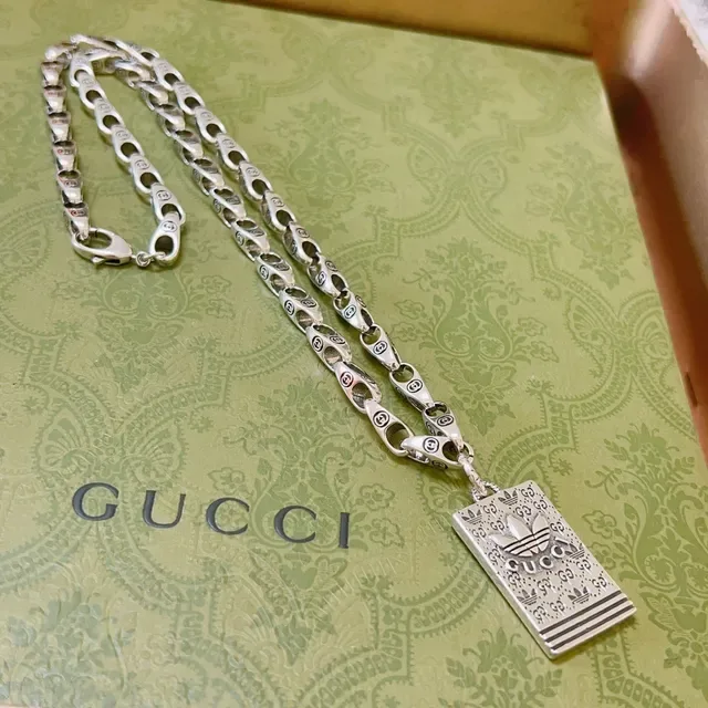 Gucci Silver Interlocking G-Link Chain Rectangular Engraved Pendant Necklace 2