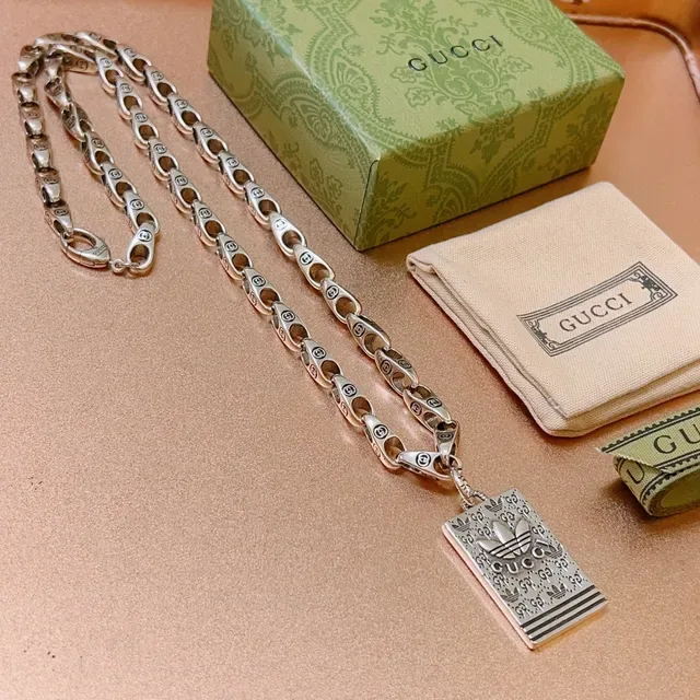 Gucci Silver Interlocking G-Link Chain Rectangular Engraved Pendant Necklace 4