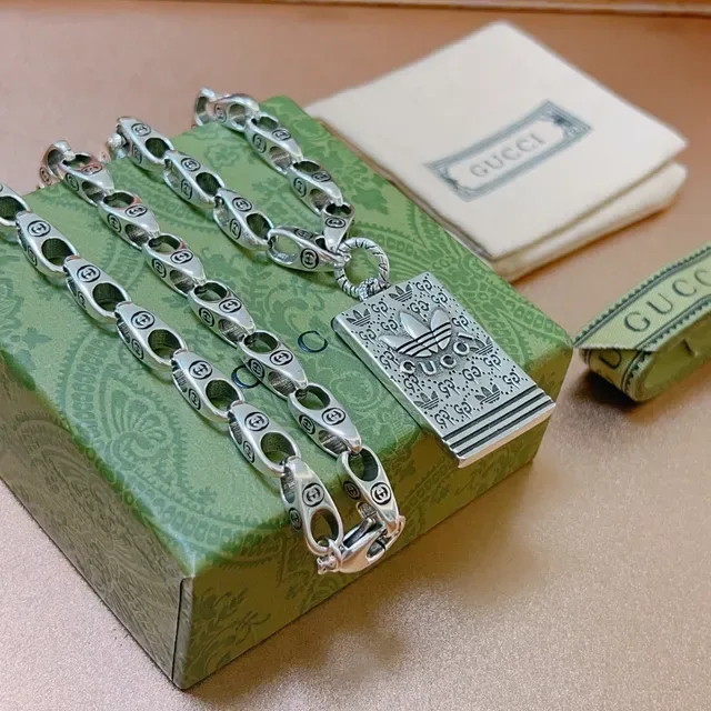 Gucci Silver Interlocking G-Link Chain Rectangular Engraved Pendant Necklace 6