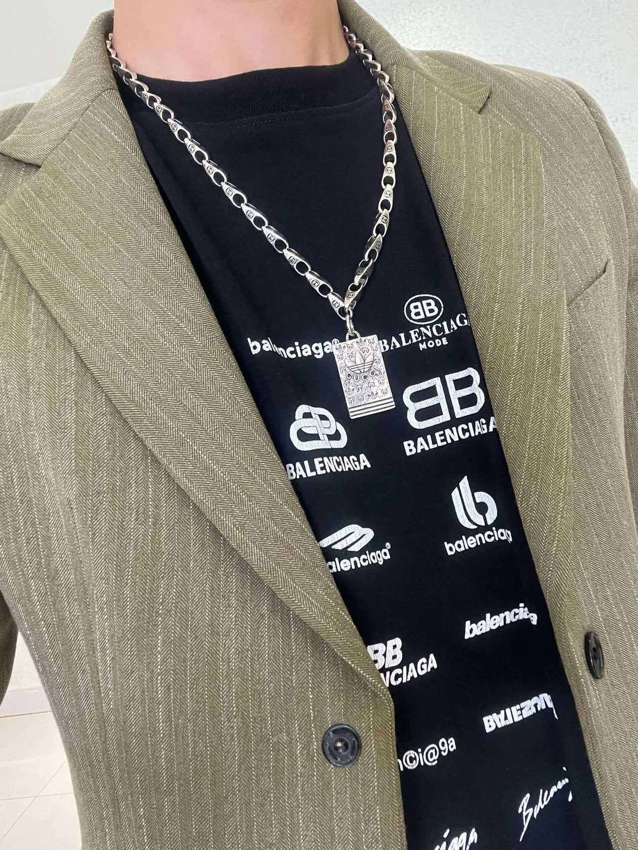 Gucci Silver Interlocking G-Link Chain Rectangular Engraved Pendant Necklace 8