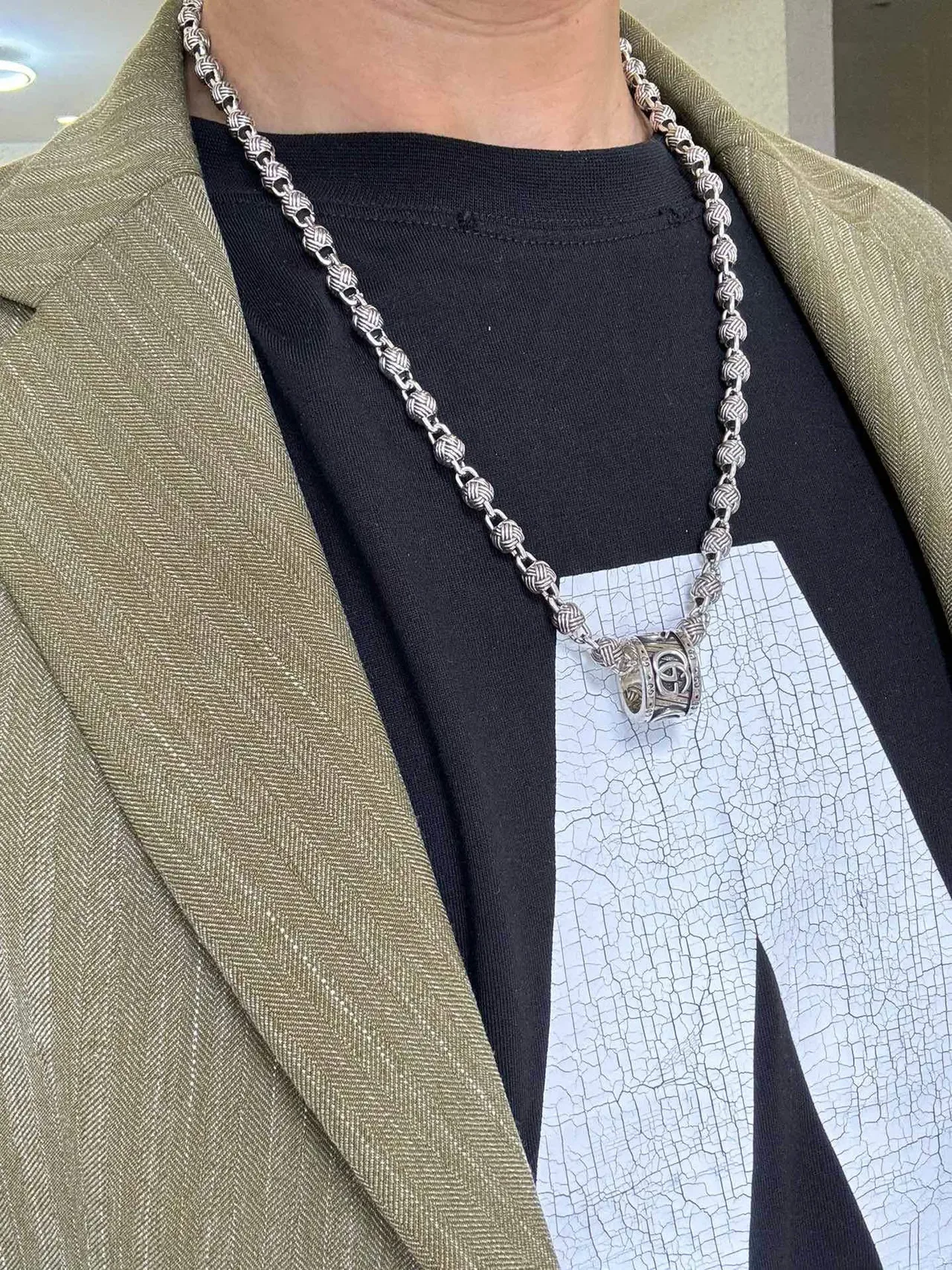 Gucci Silver Knotted-Link Chain Cylindrical Double-G Pendant Necklace 4