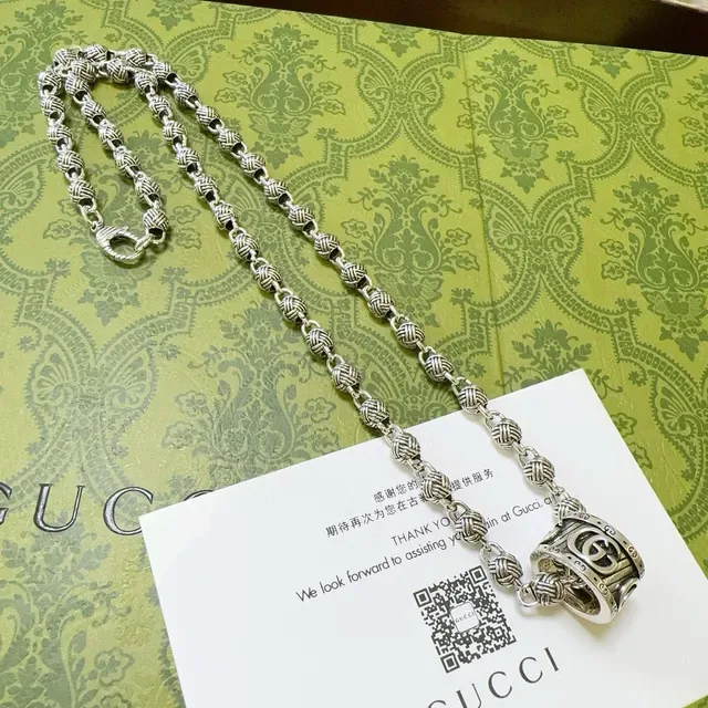 Gucci Silver Knotted-Link Chain Cylindrical Double-G Pendant Necklace 6