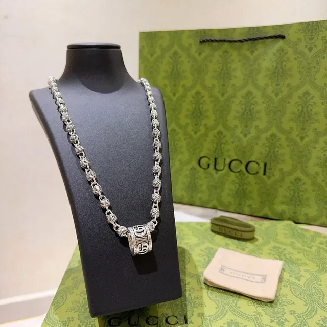 Gucci Silver Knotted-Link Chain Cylindrical Double-G Pendant Necklace 8
