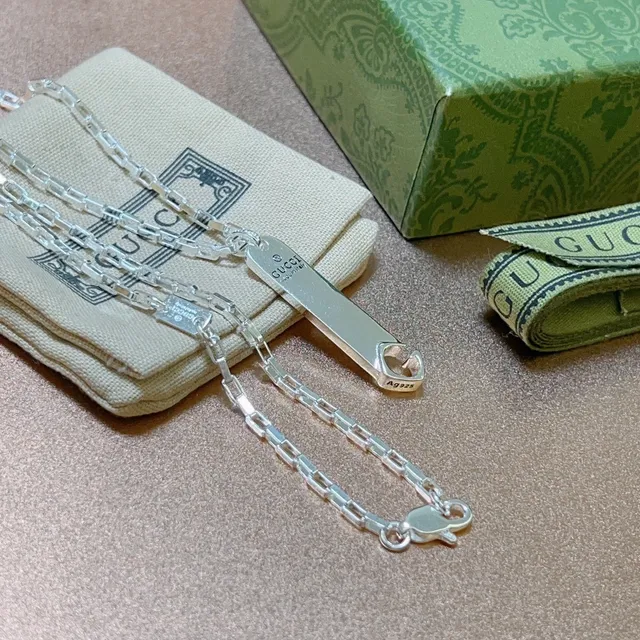 Gucci Silver Rectangular Pendant Necklace 3
