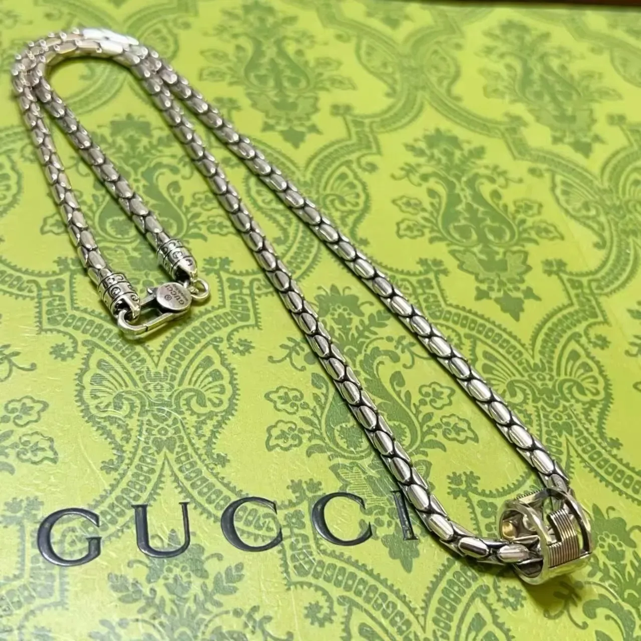 Gucci Collier Chaîne Texturée à Maillons de Tonalité Argentée 2