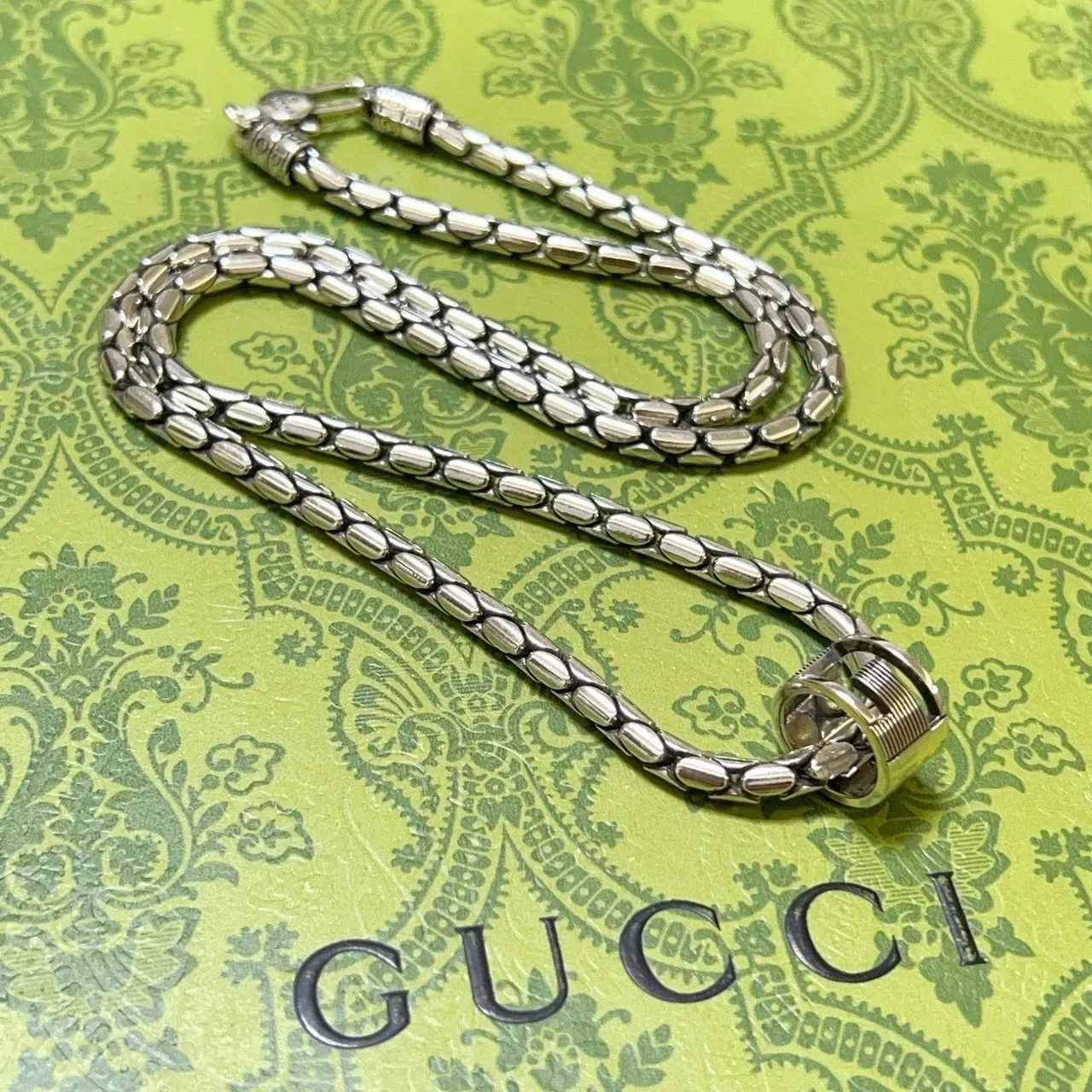 Gucci Collier Chaîne Texturée à Maillons de Tonalité Argentée 9