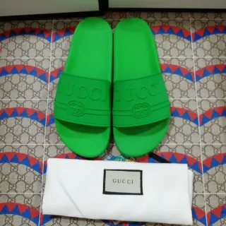 Gucci Slide उज्ज्वल हरा मोल्डेड रबर चप्पल