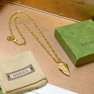 Gucci Textured Leaf Pendant Gold Chain Necklace
