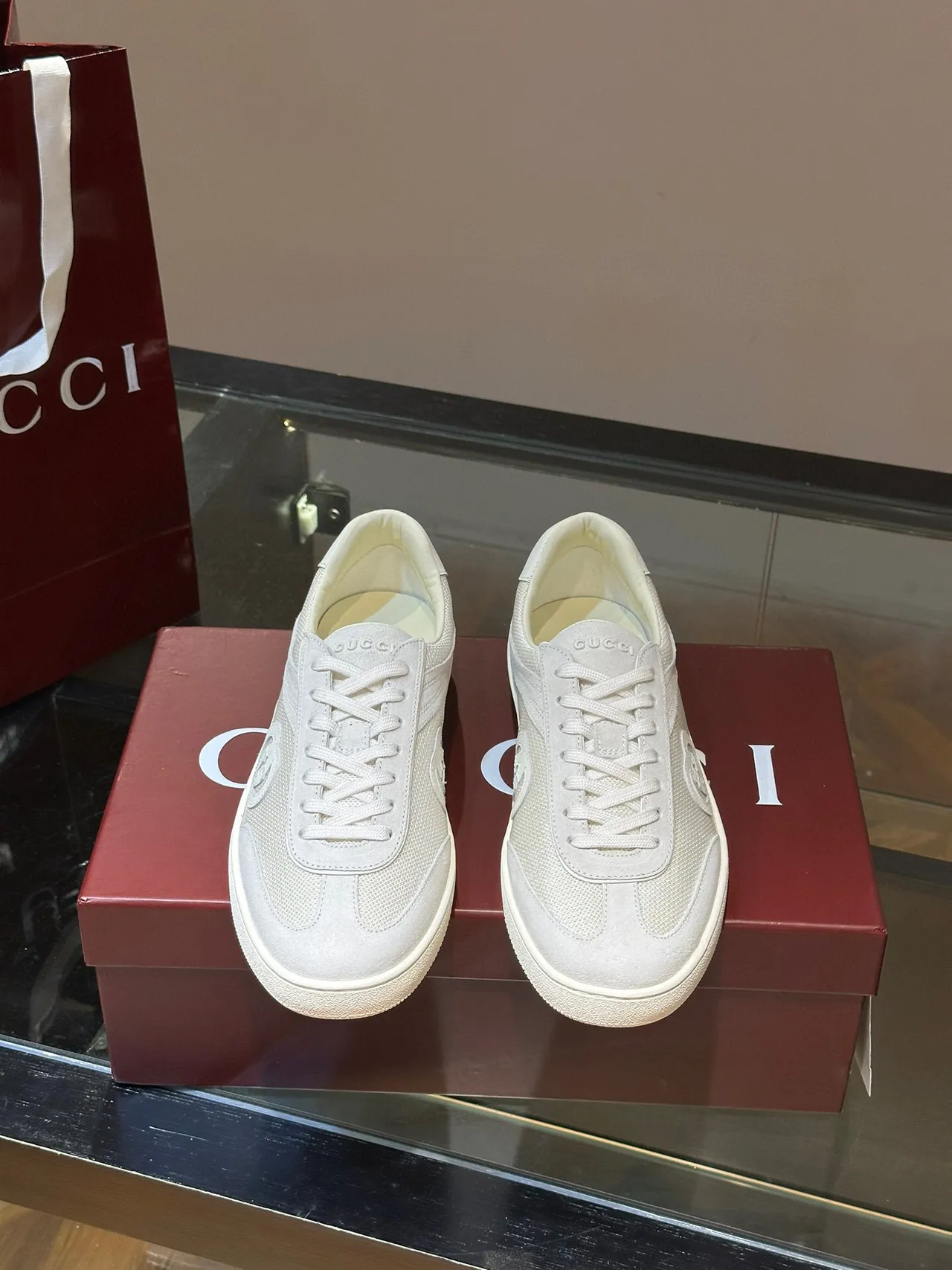 Gucci White Beige Low-Top Mesh-Suede Hybrid Lifestyle Sneakers 2