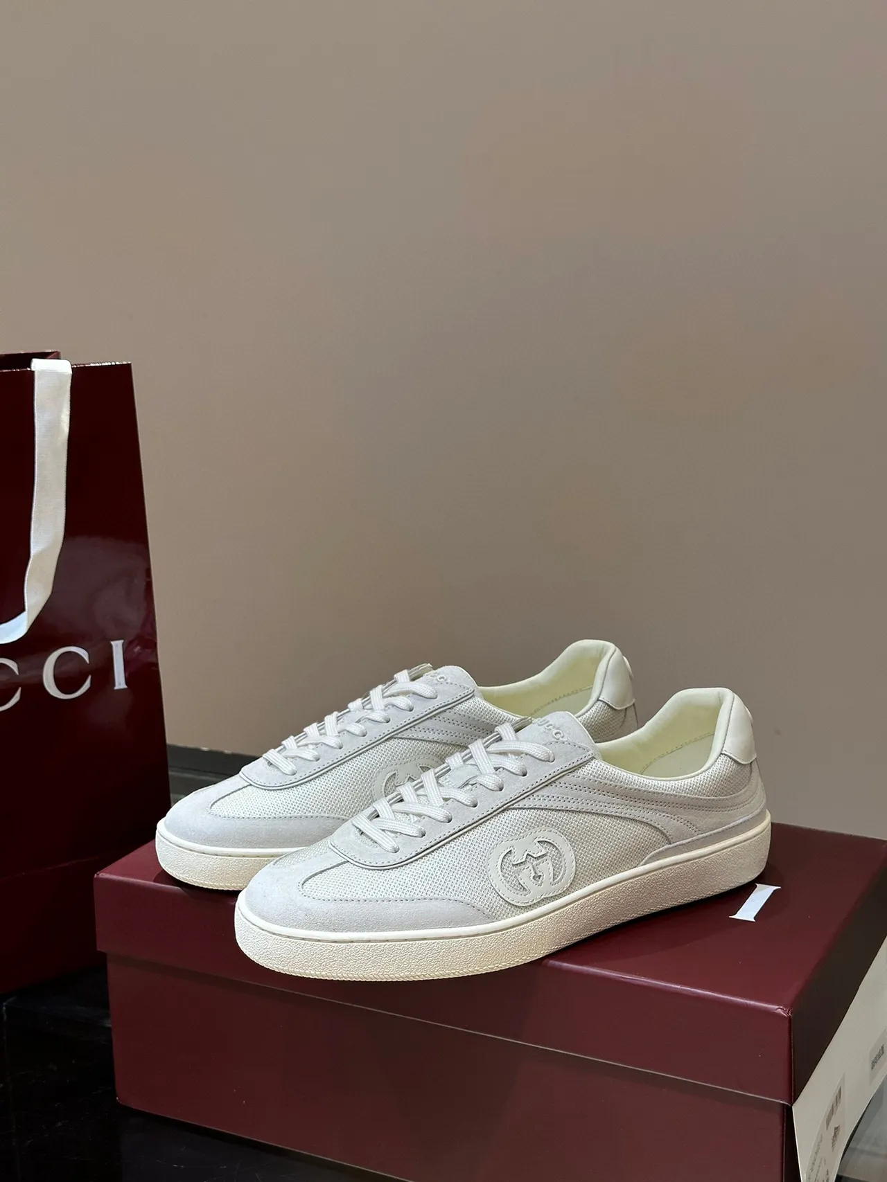 Gucci White Beige Low-Top Mesh-Suede Hybrid Lifestyle Sneakers 3
