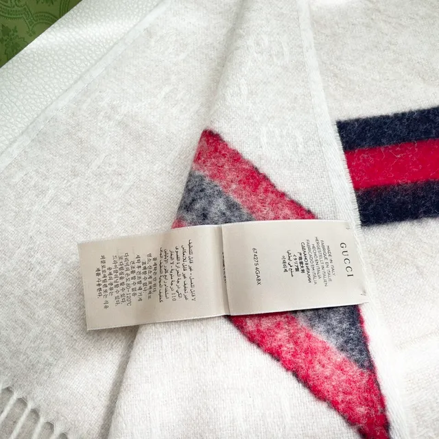 Gucci Cachecol de Cashmere Branco Multicolor com Bordas de Franjas Tecidas 1