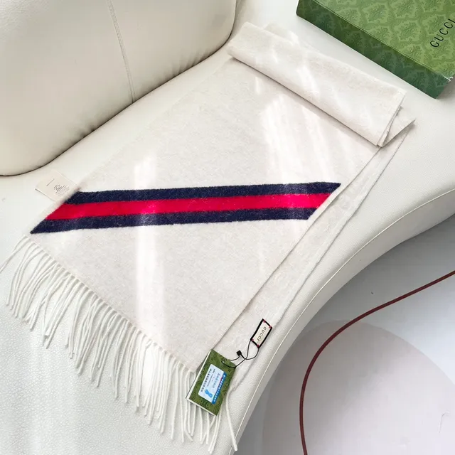 Gucci Cachecol de Cashmere Branco Multicolor com Bordas de Franjas Tecidas 7