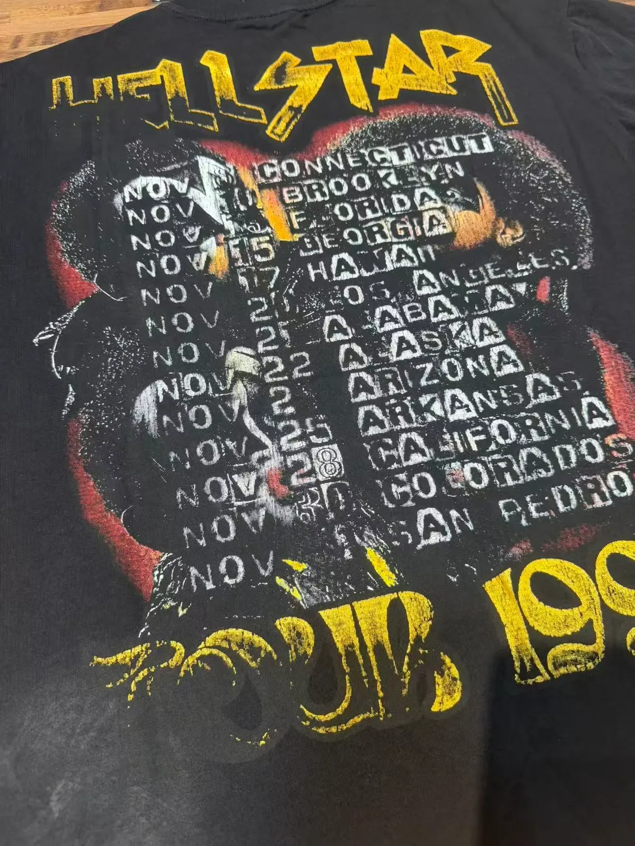 Camiseta Hellstar Tour 1997 gráfica preta desgastada 6