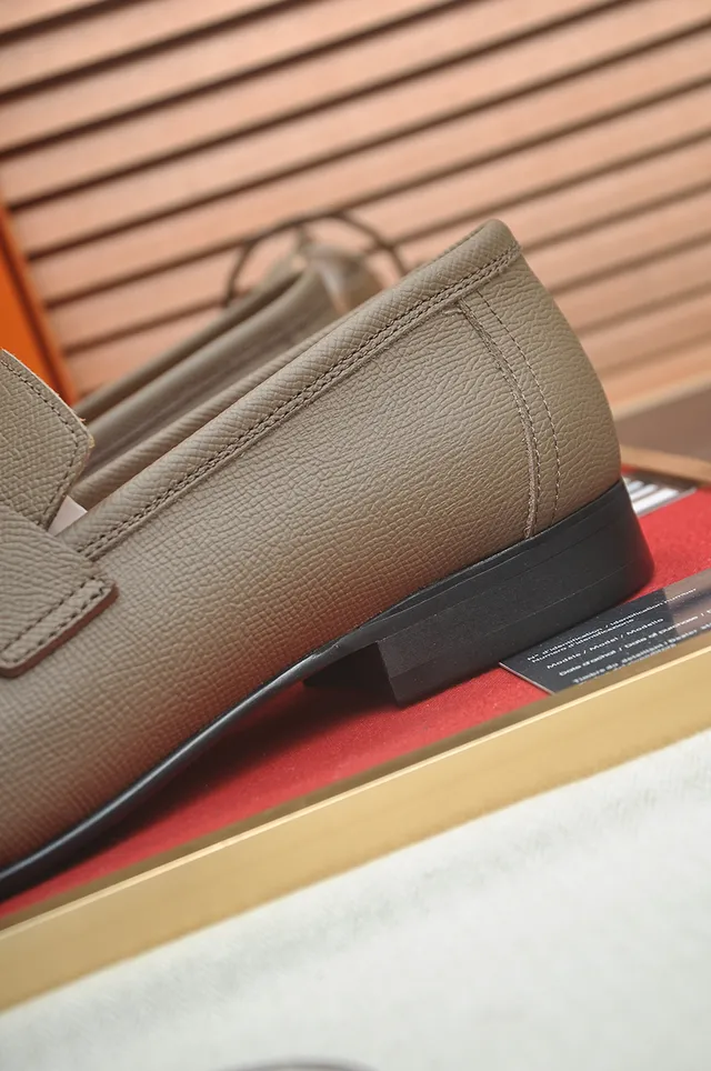 Hermès Beige Dorado Detalle Hebilla H Cuero Texturizado Mocasín 2