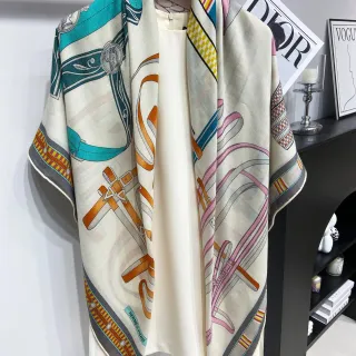 Hermès बेज बहुरंगी घुड़सवारी हार्नेस प्रिंट धारीदार किनारा रेशम स्कार्फ