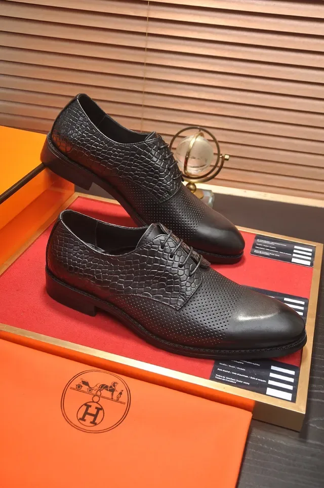 Hermès أحذية أوكسفورد سوداء كاب تو مثقوبة 4
